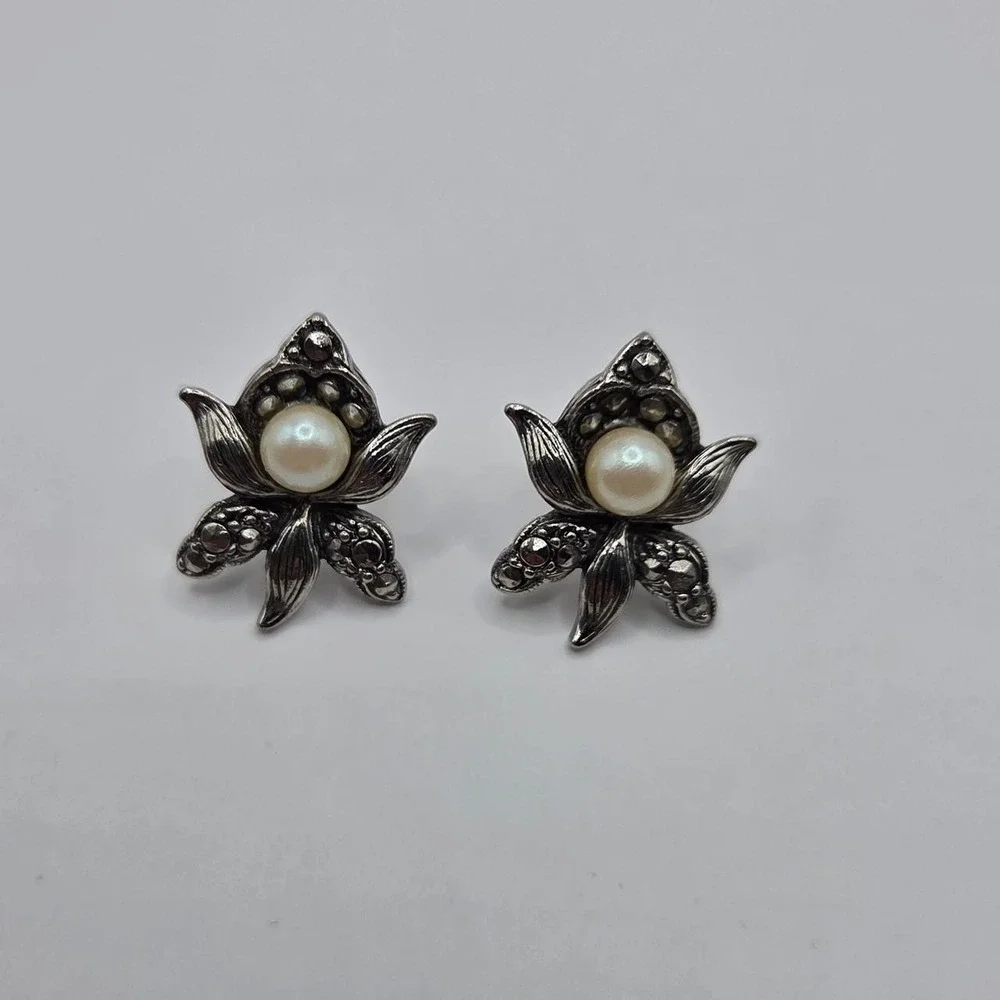 Avon Romantic Blossom Earrings Women OS Silver Good 1992 Orchid Faux Pearl Studs